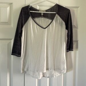 Billabong 1/4 sleeve t-shirt size S🥰🥰